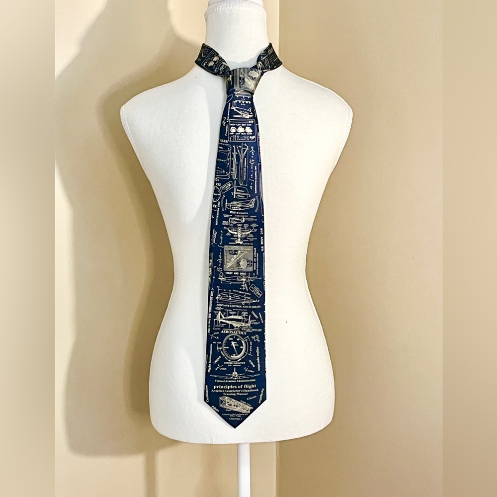 Museum Artifacts Tie Necktie OS Navy Wright Brothers 100% Silk Pilots History - Picture 2 of 4